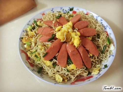 【火腿鸡蛋炒面】