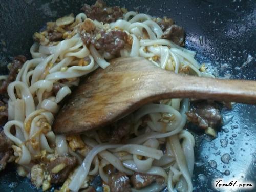 【牛肉炒河粉】