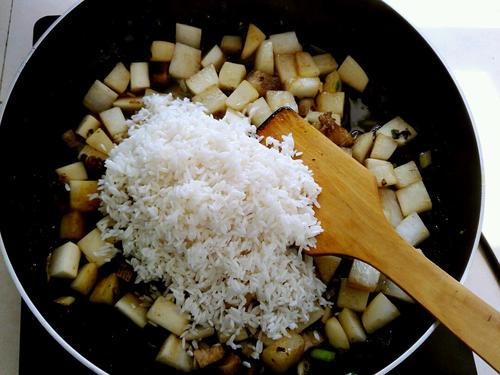 【萝卜丁扣肉米饭】