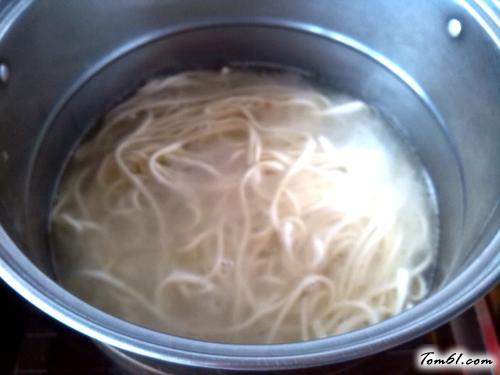 【西红柿鸡蛋炒面条】