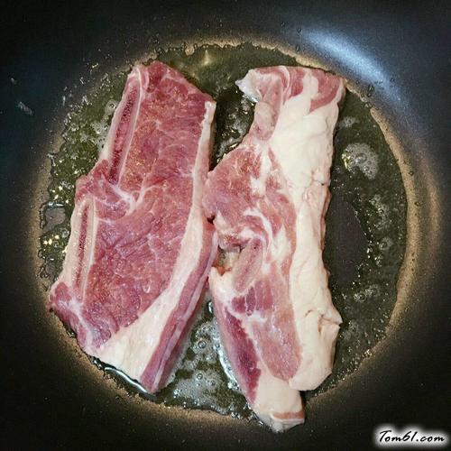 【香煎牛仔骨 】