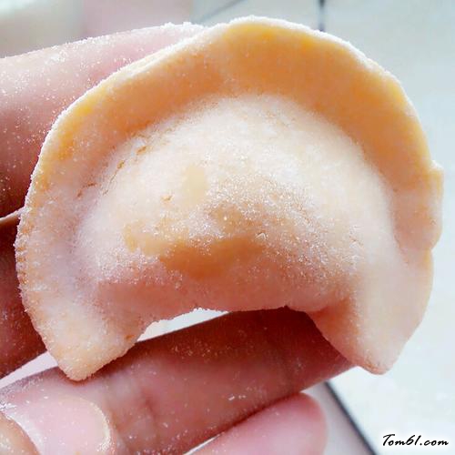 【胡萝卜皮猪肉芹菜水饺】