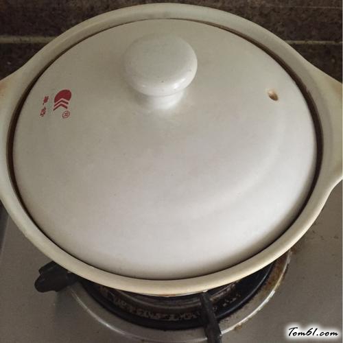 【滑鸡煲仔饭】