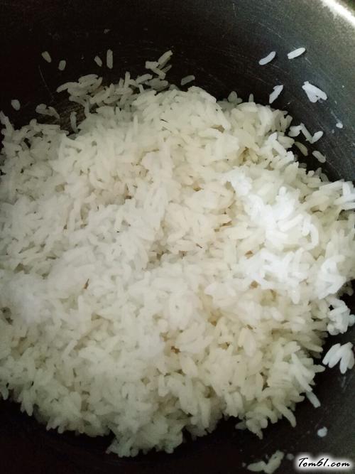 【麻香葡萄干海鲜炒饭】