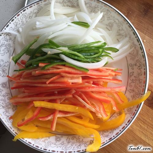 【黑椒牛柳炒意面】