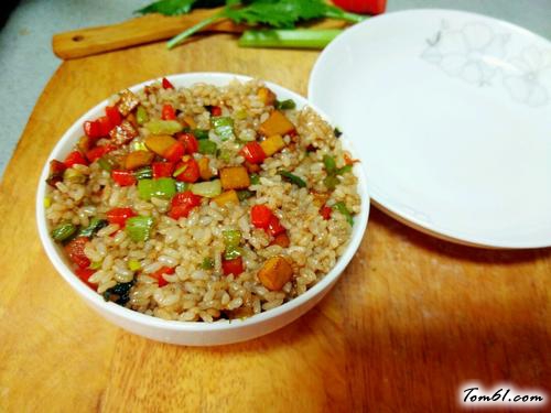 【酱丁炒饭】