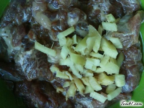 【牛肉炒河粉】