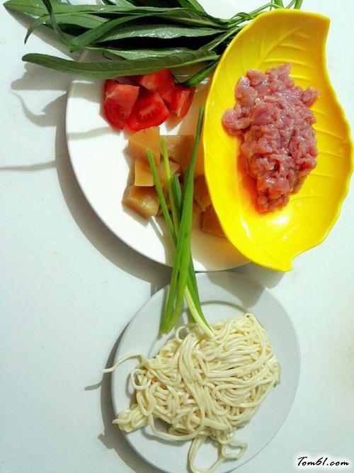 【菠萝咕噜肉盖浇面】