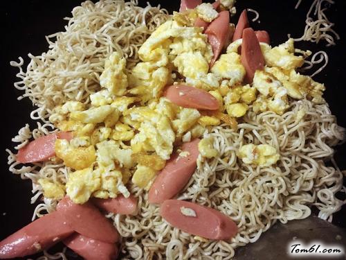 【火腿鸡蛋炒面】