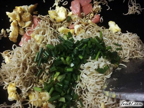 【火腿鸡蛋炒面】