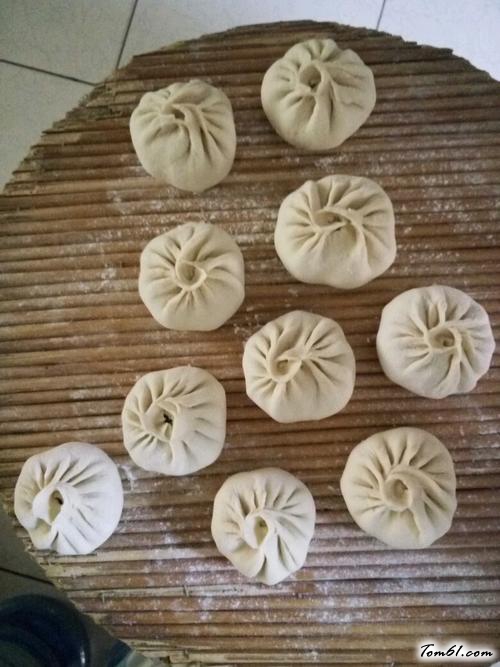 【茴香肉包子】