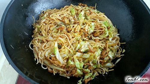 【肉丝卷心菜炒面】