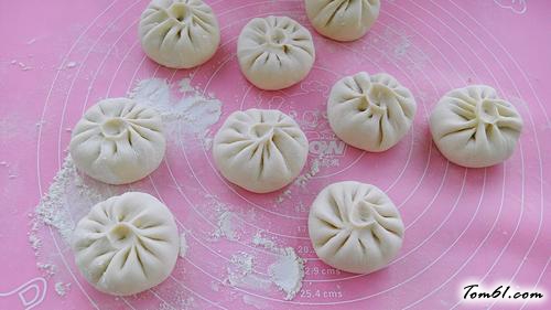 【猪肉酸菜馅包子】