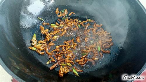 【肉丝卷心菜炒面】