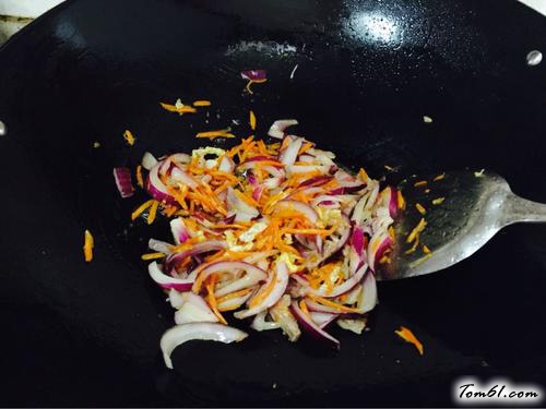 【肉丝蔬菜炒粿条】