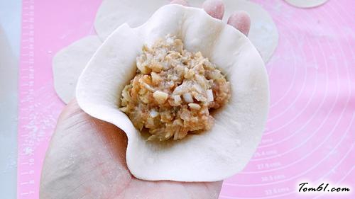 【猪肉酸菜馅包子】
