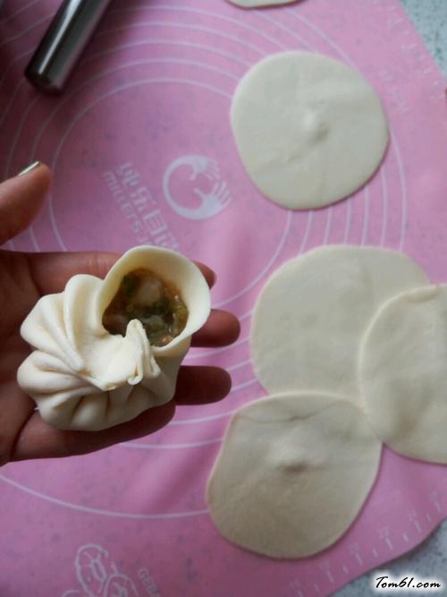 【芹菜猪肉包子】