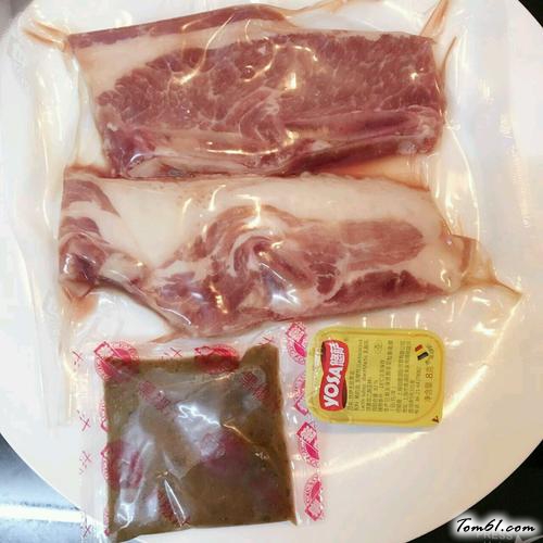 【香煎牛仔骨 】