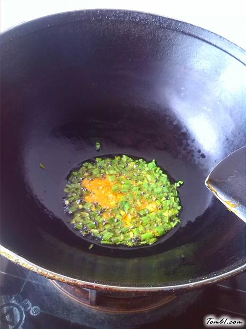 【砂锅土豆粉】