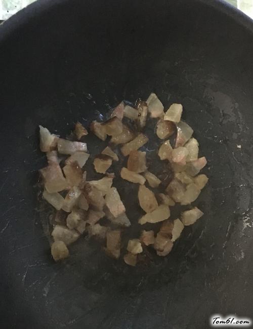 【土豆胡萝卜腊肉焖饭】