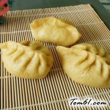 玉米面酸菜猪肉包的做法