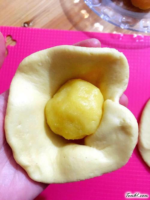 【玉米面奶黄包】