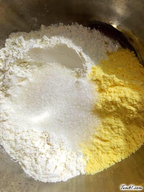 【玉米面奶黄包】