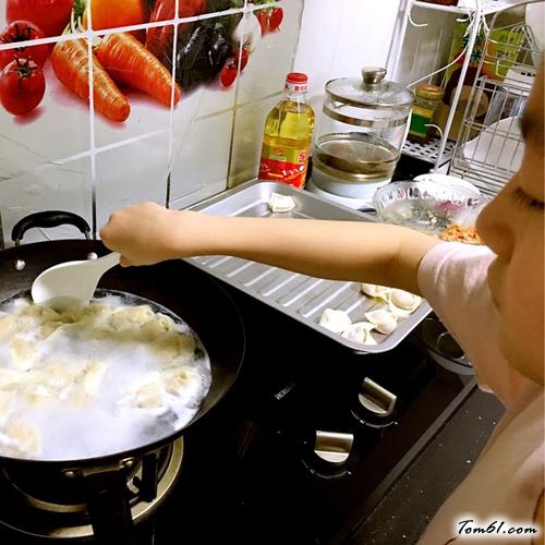【鲜肉小馄饨】