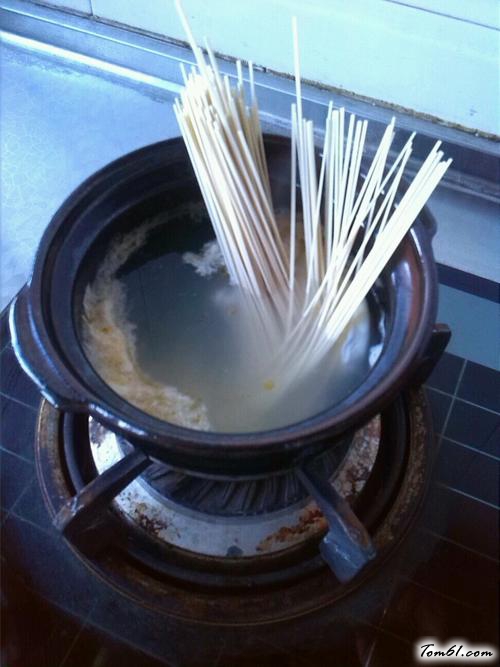 【砂锅面】