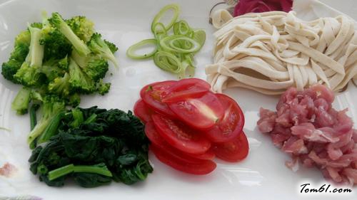 【蔬菜肉丝面】
