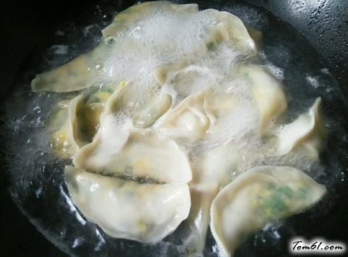 【海米韭菜鸡蛋水饺】