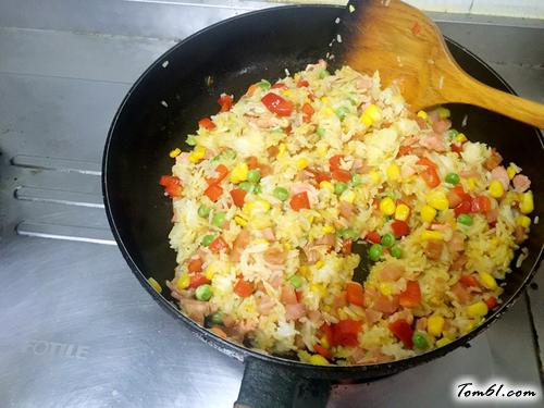 【蒜香鸡肉咖喱炒饭】