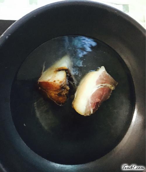 【土豆胡萝卜腊肉焖饭】