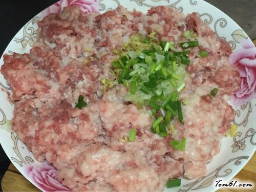 【酸菜猪肉包】