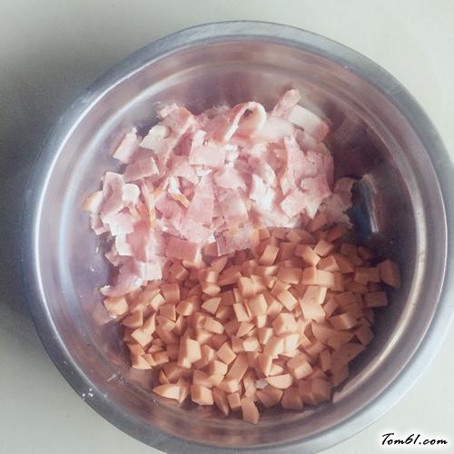【培根香肠煲仔饭】