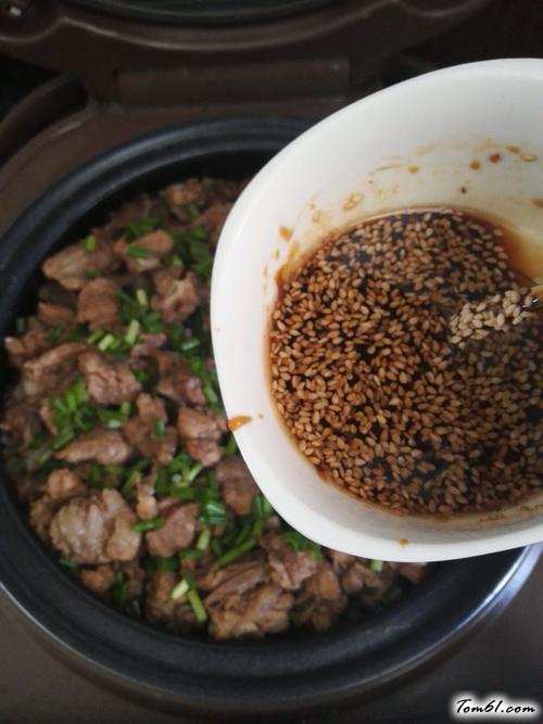 【排骨焖饭】