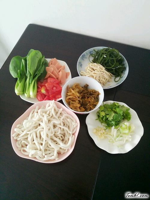【酸辣土豆粉】