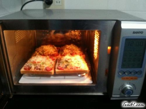 【土司披萨（微波炉版）】