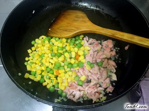 【蒜香鸡肉咖喱炒饭】