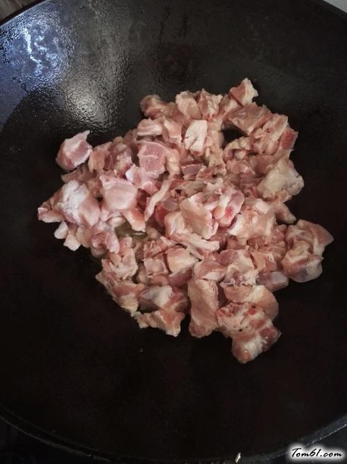 【排骨焖饭】