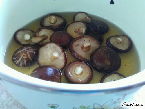 【香菇猪肉胡萝卜饺子】