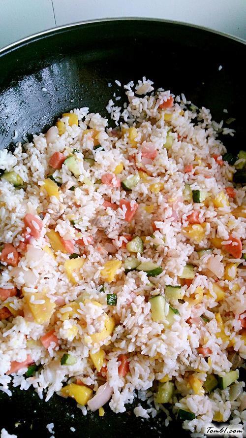 【泰式菠萝炒饭】