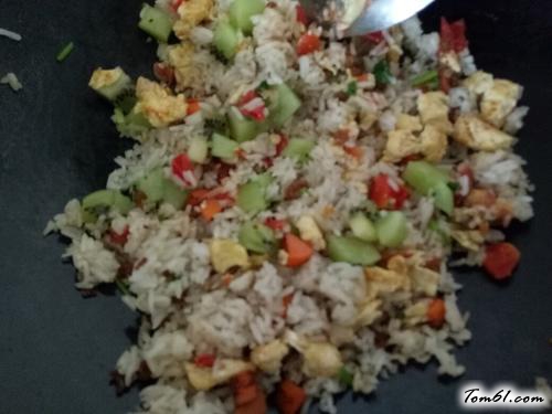【圣女果杂蔬鸡蛋炒饭】