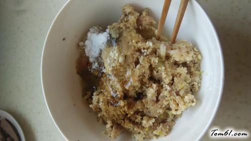 【香菇鸡肉馄饨】