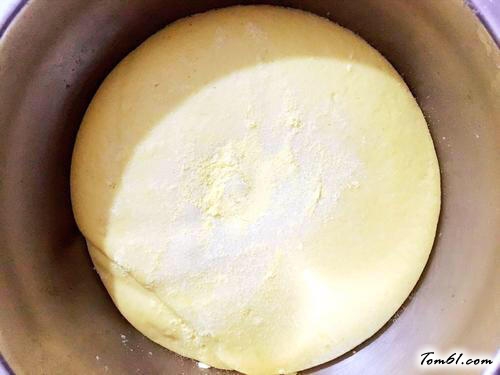 【玉米面奶黄包】