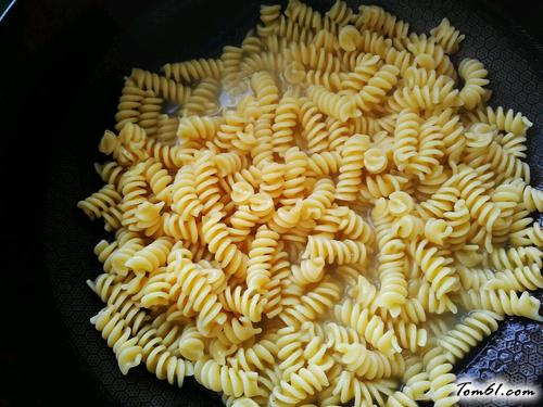 【番茄(黑椒)什锦牛腩意粉】