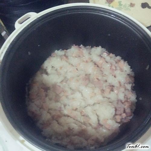 【培根香肠煲仔饭】