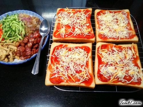 【土司披萨（微波炉版）】