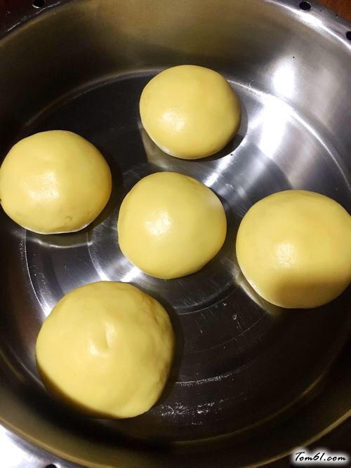 【玉米面奶黄包】