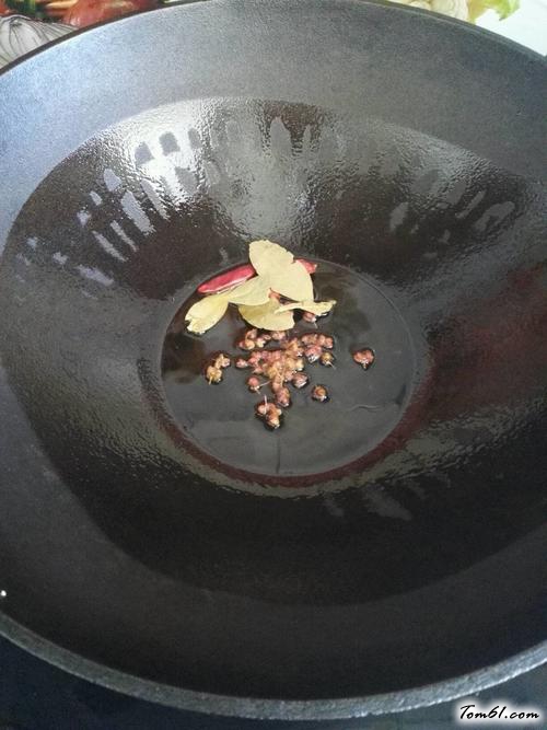 【排骨焖饭】